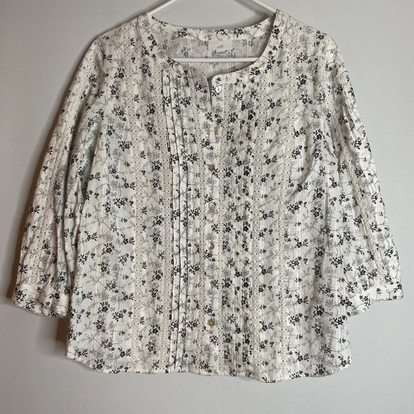 J. Jill Tops J Jill Crew Neck Button Up 34 Sleeve Lace Dainty